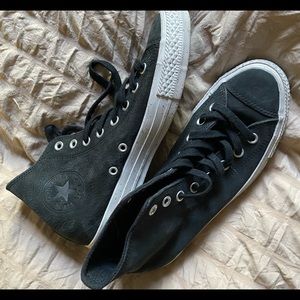 Suede Leather Converse / Chuck Taylor HighTops - WM 9; MN 7; EU 40